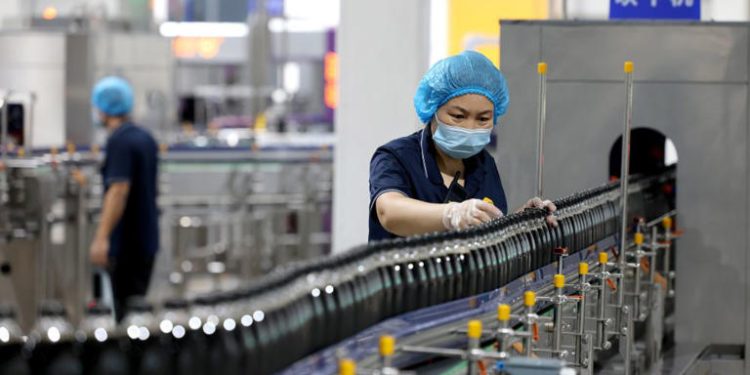 Cina, Pil in crescita del 4,7% nel primo semestre 2026