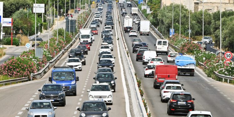 Primo weekend da bollino nero nelle autostrade italiane: previsti oltre 26 milioni di spostamenti