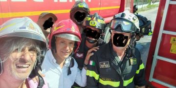 Drammatica giornata a Selargius, ma c’erano anche i “Grisù dei poveri” a farsi i selfie