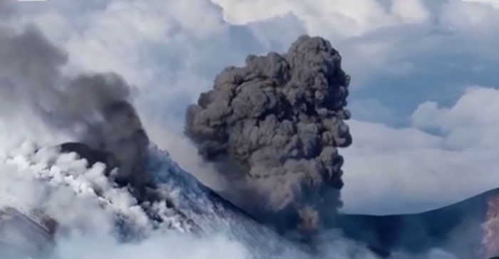 Etna, aeroporto di Catania ancora chiuso fino alle 14 di oggi