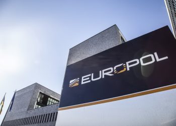 Pianificavano online gli stupri di mogli e compagne: arrestate 57 persone in tutta Europa
