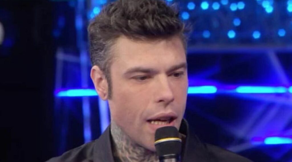 Fedez di nuovo in ospedale per problemi gastrici