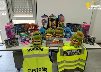 Carico di 1.500 giocattoli contraffatti sequestrato a Cagliari