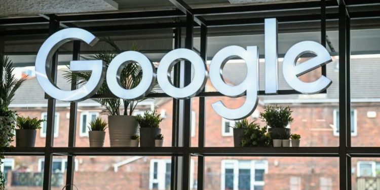 Dalla Commissione europea maxi multa per Google da 890 milioni di euro