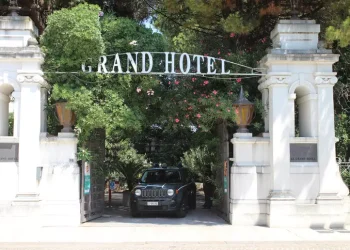 Fallito ma lavorava in nero, sigilli al Grand Hotel di Riccione