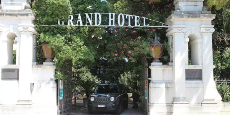 Fallito ma lavorava in nero, sigilli al Grand Hotel di Riccione