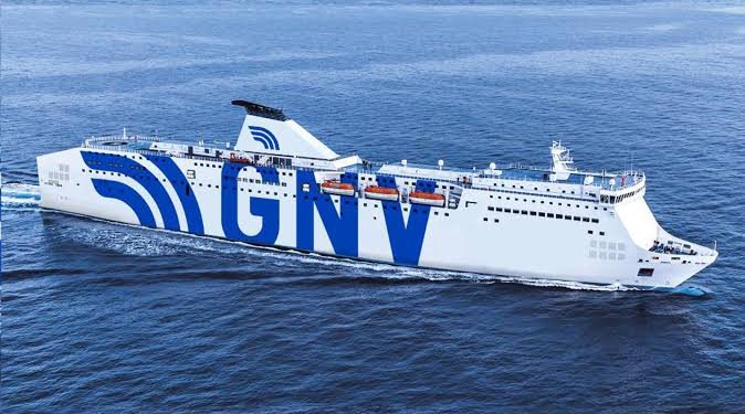 Paura nella traversata tra Porto Torres e Genova: fiamme sulla nave Allegra