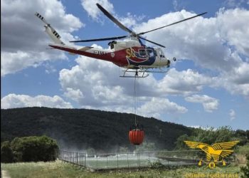 Fiamme a Ortueri, in azione l’ elicottero della Forestale