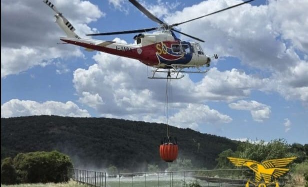 Fiamme a Ortueri, in azione l’ elicottero della Forestale