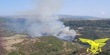 Fiamme a Bosa, presenti due elicotteri