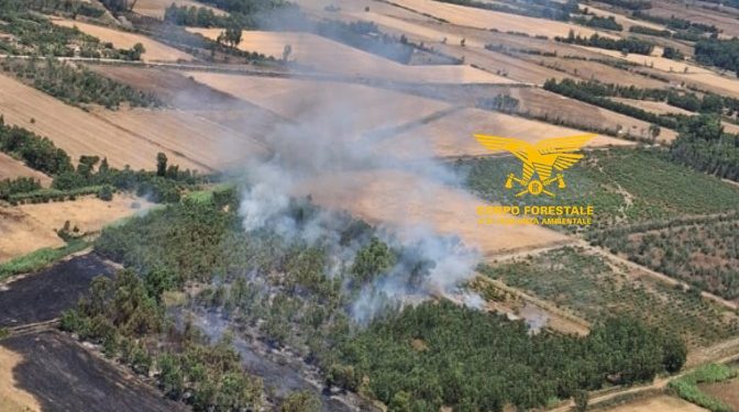 Fiamme a Serramanna, in azione l’ elicottero della Forestale