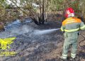 Vento e caldo alimentano le fiamme, incendi a Furtei e Teulada