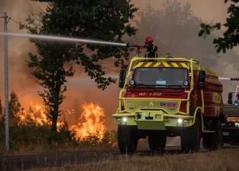 In Gironda l’incendio minaccia periferia di Bordeaux, 220mila evacuati