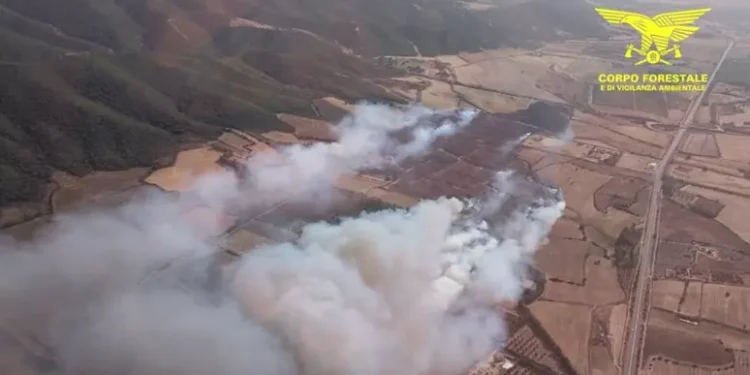 Incendio nel Sulcis, 15 persone allontanate da casa per precauzione