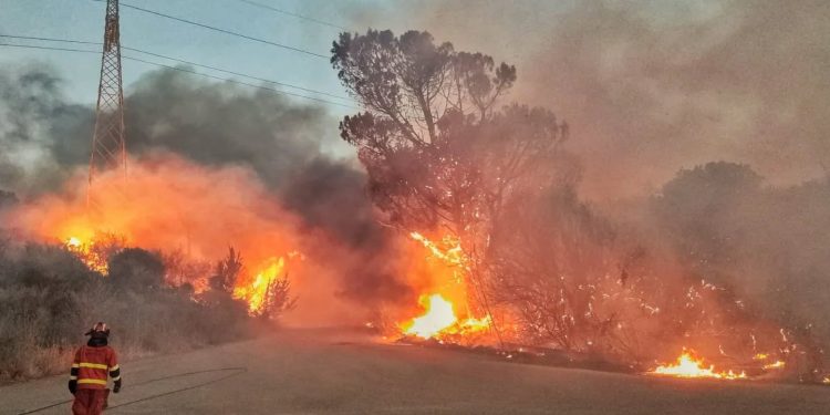 Fiamme a Iglesias, presente l’elicottero della Forestale