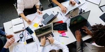 Il tasso di occupazione in Italia è al massimo storico, ma il più basso d’Europa: 24,3 milioni i lavoratori