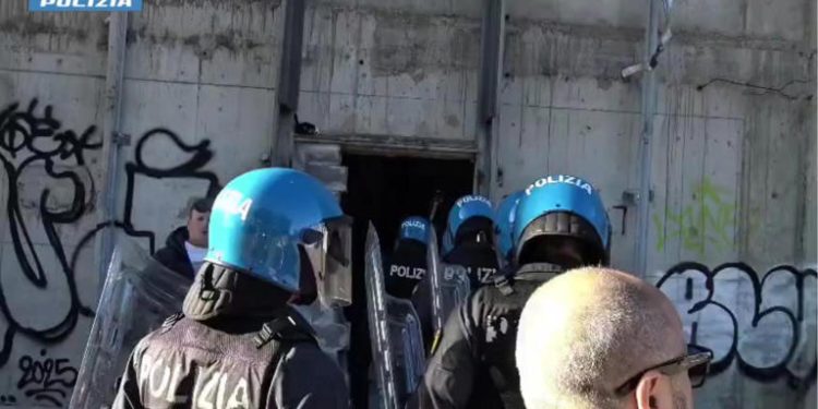 Maxi blitz contro le baby gang: 539 arresti in tutta Italia, sequestrate armi e droga