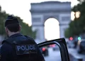Terrore a Parigi, tre feriti in un attacco con il coltello