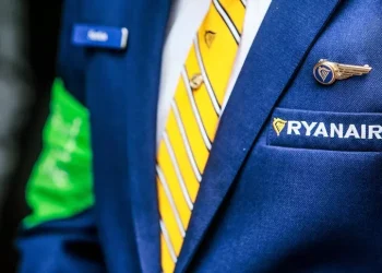 Paura su volo Ryanair in Grecia, passeggero rischia di essere risucchiato