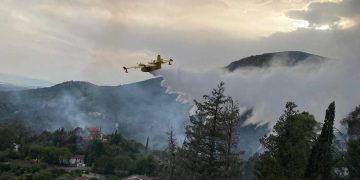 San Gregorio a Sinnai: distrutta una villetta, focolai ancora attivi