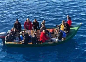 Ripresi gli sbarchi nel sud Sardegna, arrivati 11 migranti: è un fallimento la politica migratoria del Governo Meloni