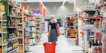 Consumi, vendite al dettaglio in lieve aumento dello 0,2% a maggio