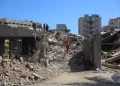 Soccorritori al lavoro in Venezuela per estrarre un uomo vivo a 8 giorni dal sisma