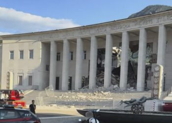 A Bolzano crolla una parte del palazzo del Tribunale