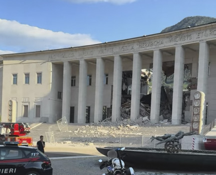 A Bolzano crolla una parte del palazzo del Tribunale