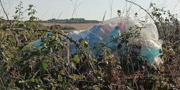 Mandas, i biglietti per l’Egitto nella busta dei rifiuti gettata in strada: denuncia del Sindaco