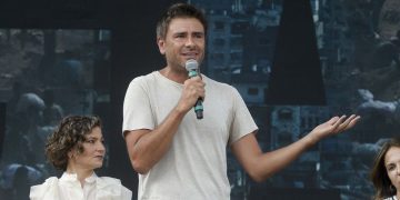 Alessandro Di Battista ricoverato a Cuba, “è in condizioni preoccupanti”