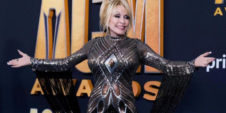 È morta a 80 anni Dolly Parton, la regina del country