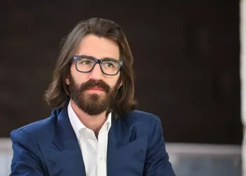 Leonardo Maria Del Vecchio lascia tutti gli incarichi in EssilorLuxottica