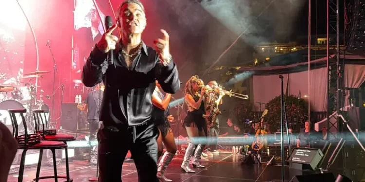 L’energia di Robbie Williams infiamma la Costa Smeralda