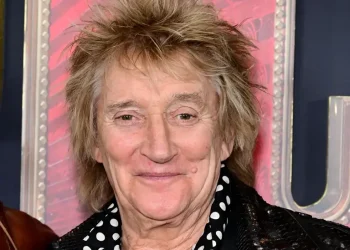 Rod Stewart operato al cuore, stop al tour per un mese
