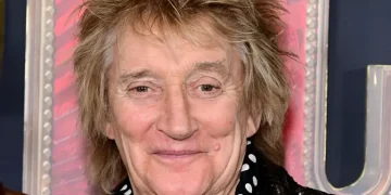 Rod Stewart operato al cuore, stop al tour per un mese