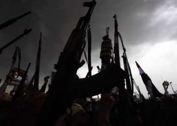 Houthi, ‘colpita una petroliera saudita nel Mar Rosso’