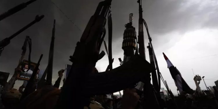 Houthi, ‘colpita una petroliera saudita nel Mar Rosso’