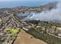 Vasto incendio a Flumini di Quartu, in azione due elicotteri a Santu Lianu