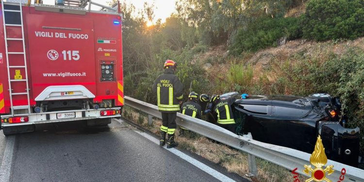 Olbia, perde il controllo della macchina: un ferito