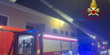 Sassari, fiamme in un appartamento: una persona intossicata