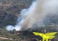Fiamme nel territorio di Burcei, in azione l’elicottero della Forestale