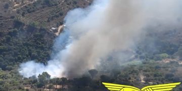 Fiamme nel territorio di Burcei, in azione l’elicottero della Forestale