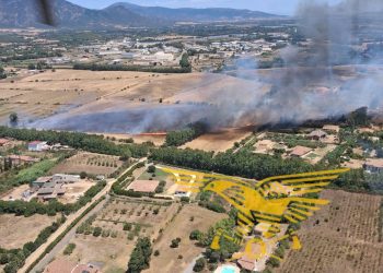 Vento e afa, incendi in Sardegna: fiamme a Carbonia e San Nicolò d’Arcidano