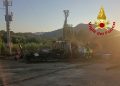 Paura a Olbia, in fiamme deposito attrezzi e bombole di acetilene