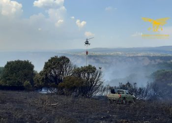 Vasto incendio a Bitti, in azione l’elicottero e il Super Puma