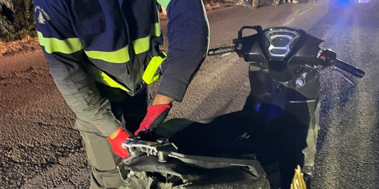 Paura a Cannigione, un motociclo investe un cinghiale: due feriti