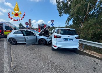 Scontro tra auto a San Teodoro: due feriti