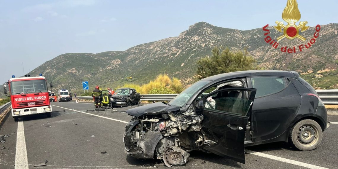 Scontro tra due auto sulla125 Var nel territorio di Sinnai: tre feriti in codice rosso