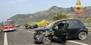 Scontro tra due auto sulla 125 Var nel territorio di Sinnai: tre feriti in codice rosso